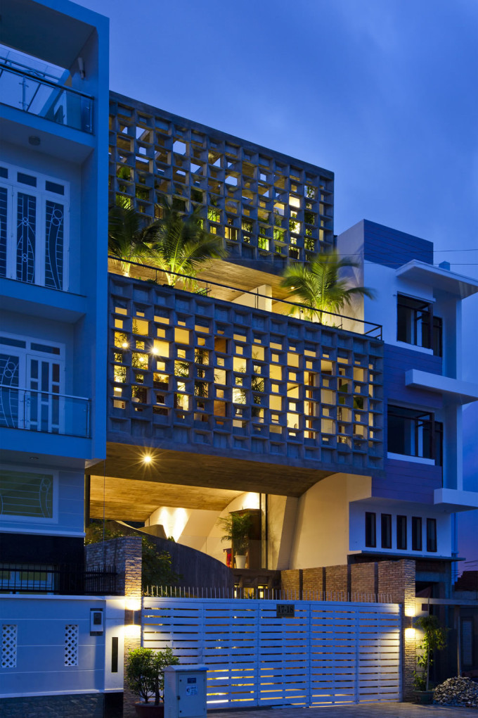 Binh Thanh House - Vo Trong Nghia Architects + Sanuki + Nishizawa architects