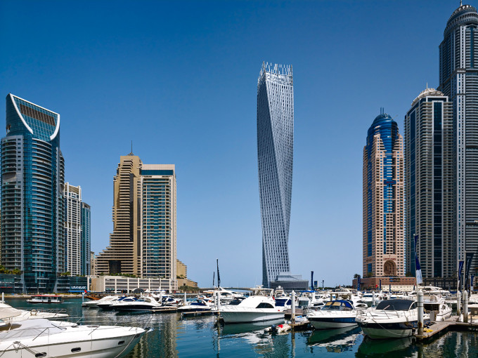 Cayan Tower (Dubai, UAE) 